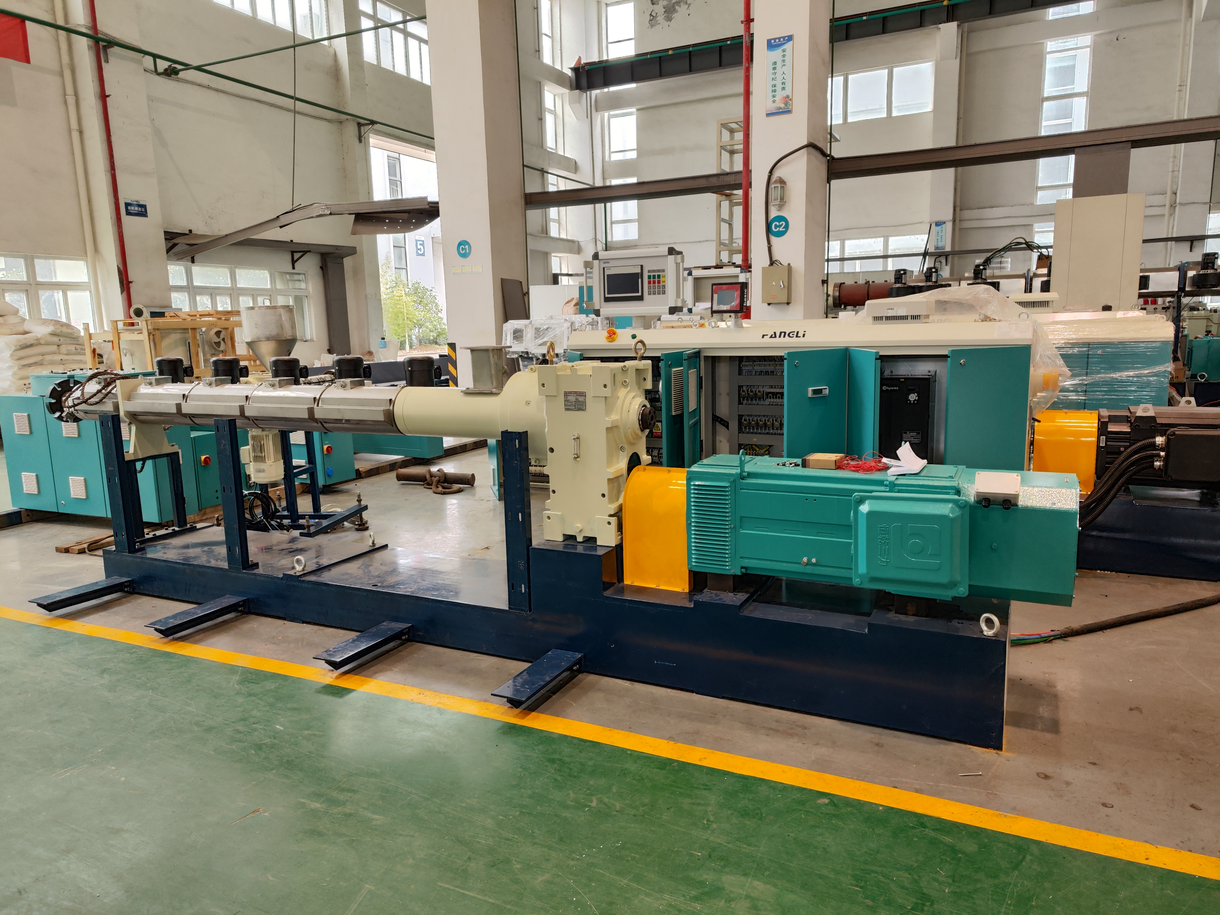 Motor de CA de velocidad variable YJP para pl&aacute;stico 1